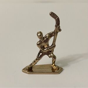 Vintage Hasbro Gold Tone Hockey Player Monopoly Token NHL Edition Piece